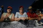 Cientos de personas disfrutaron ayer del primer encierro tras su reciente declaración de Interés Turístico Regional./
