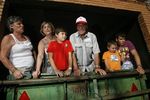 Cientos de personas disfrutaron ayer del primer encierro tras su reciente declaración de Interés Turístico Regional./