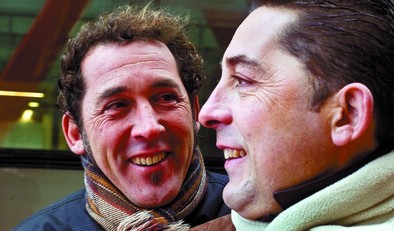 Daniel y Óscar Unzaga sonreían el pasado viernes, una muestra de la complicidad fraterna que ha aumentado aún más tras el trasplante. DB/Alberto Rodrigo
