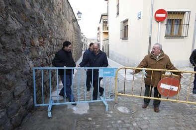 Apertura de la Calle Santo Domingo después de las obras de renovación de adoquinado, aceras y abastecimientos. Antonio Bartolomé