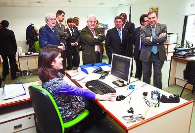 El consejero de Educación (d) recorrió los espacios junto al rector y autoridades.