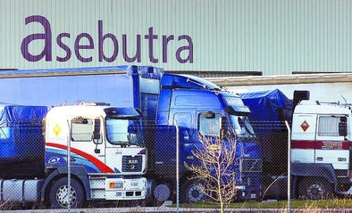 Asebutra tiene su sede en el aparcamiento de la carretera de Logroño. Alberto Rodrigo