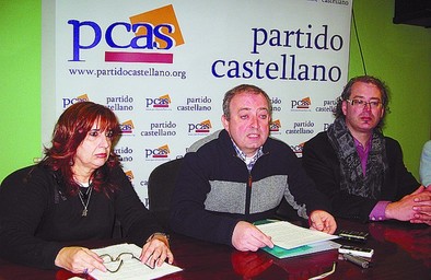 Rosa Barredo, Luis Marcos (centro) y Juan Carlos García, en la presentación. R.L.
