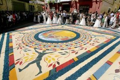 Imagen del gran diseño circular que ocupaba casi toda la Plaza de Simón Bolívar de Elche de la Sierra Arturo Pérez