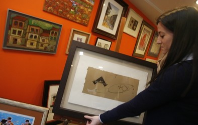 Grabado de Tàpies en la Galería Samúel de Valladolid Jonathan Tajes