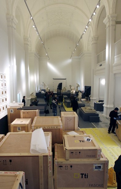 Panorámica de la Iglesia de San Benito el Viejo, donde está montándose la Colección de Reproducciones Artísticas que se abrirá a finales de mes. J. Tajes