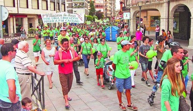 Profesores, padres, madres, j�venes y ni�os participaron en una manifestaci�n ciudadana en repulsa por los recortes previstos en Educaci�n. A.C.