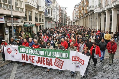  Los manifestantes reclamaron una pol�tica que no est� basada en el recorte del gasto social. Sara Muniosguren