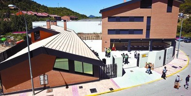 La casa cuartel de la Guardia Civl en Oña ha sido la última instalación remodelada en julio del año pasado. Ángel Ayala