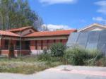  Paseando por las nuevas calles de Avila descubrí la Biblioteca Cardenal y su jardín de corte salvaje. Me sorprende muchisimo la desidia abulica en el cuidado de los bienes municipales que son para el disfrute de todos, es una pena ver el abandono de las zonas verdes y de diferentes infraestructuras.