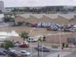 Brillante se puede calificar la decisión del Ayuntamiento de Albacete de habilitar los descampados de Imaginalia como aparcamientos. Coches atascados y calles llenas de barro, con las consiguientes molestias que a todos los vecinos de este barrio nos suponen.