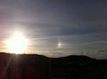 Foto tomada el 21 de Mayo a las 20:15, curioso efecto que deja el sol con la atmósfera. Yo no entiendo mucho, ¿alguien sabría decir si es un simple arco iris ó cómo se produce este efecto?
Gracias.