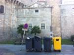  ¿Como es posible que se coloquen varios contenerdores de basura justamente delante del 