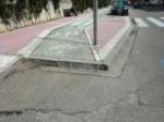 Iniciar o finaliciar un Carril de Bici con un bordillo no es la mejor solución, tanto hubiera costado realizar una pequeña rampa para dulcificar su puesta en uso. Está en la Calle de la Salud enfrente de la Calle Tórtola.