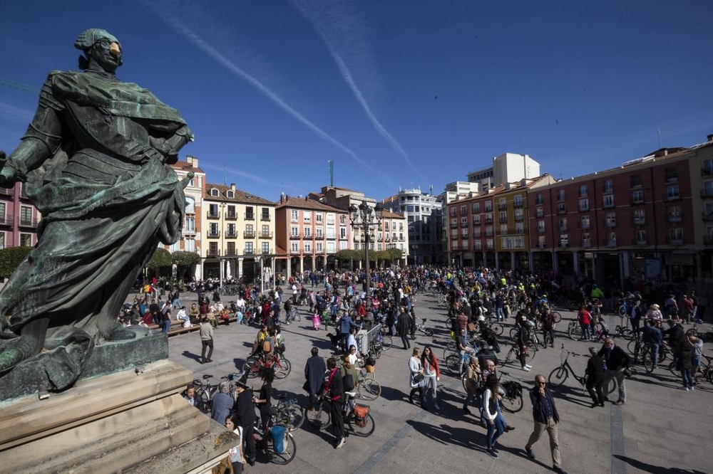 Los ciclistas paran el centro dos horas