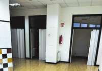 Imagen de la lonja que se unirá a las instalaciones de Asbem. Cuenta con pequeñas habitaciones cerradas para tratamientos. 