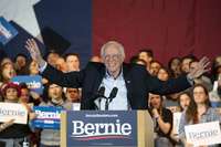 Sanders abre brecha con sus rivales