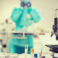 Piden a todos los clientes de un bar que se realicen la PCR