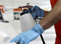 ¿Cómo hay que limpiar y desinfectar un coche?