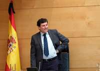 El consejero de Economía y Hacienda, Carlos Fernández Carriedo, comparece en las Cortes.