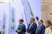 El Rey de Holanda visita la planta de Hidrógeno Verde en Puertollano