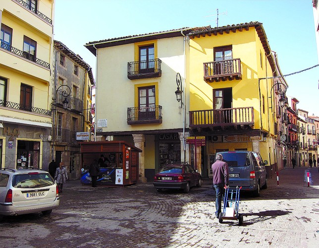 El horario de carga y descarga se reducirá una hora en la calle Isilla