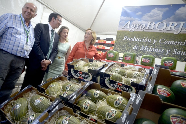Soriano (dcha) en una de las visitas en el primer día de la Feria./