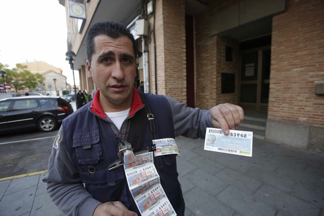 El vendedor de la ONCE de Miguelturra con un cupón premiado