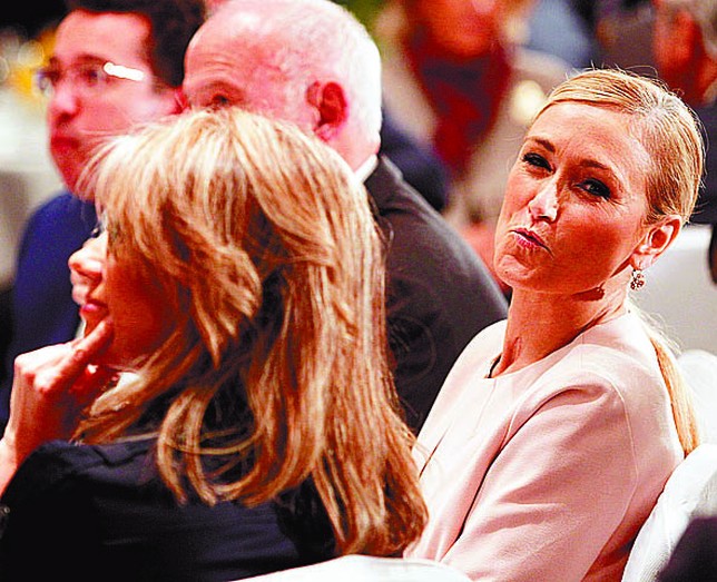 Cristina Cifuentes envía un beso fuerte a todos los lectores de Promecal.