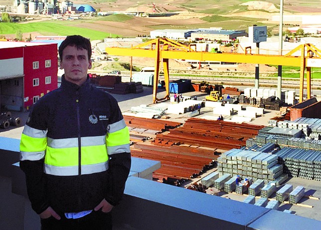 Borja del Río, Ankara,  ingeniero industrial.