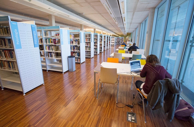 La Biblioteca ya abre sin hacer excepciones | Noticias La Tribuna de