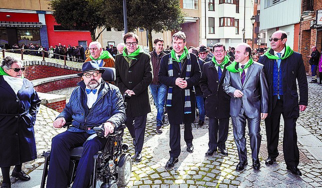 Lacalle, Rico y Foronda, que fue el pregonero, no se perdieron el día grande.