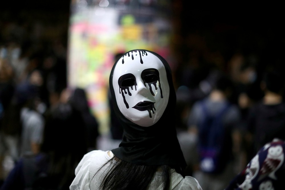 Hong Kong, paralizado tras una noche de caos El Día de Segovia Pagan 4.000 dólares por las 'Zapatillas de Jesús' | Todas