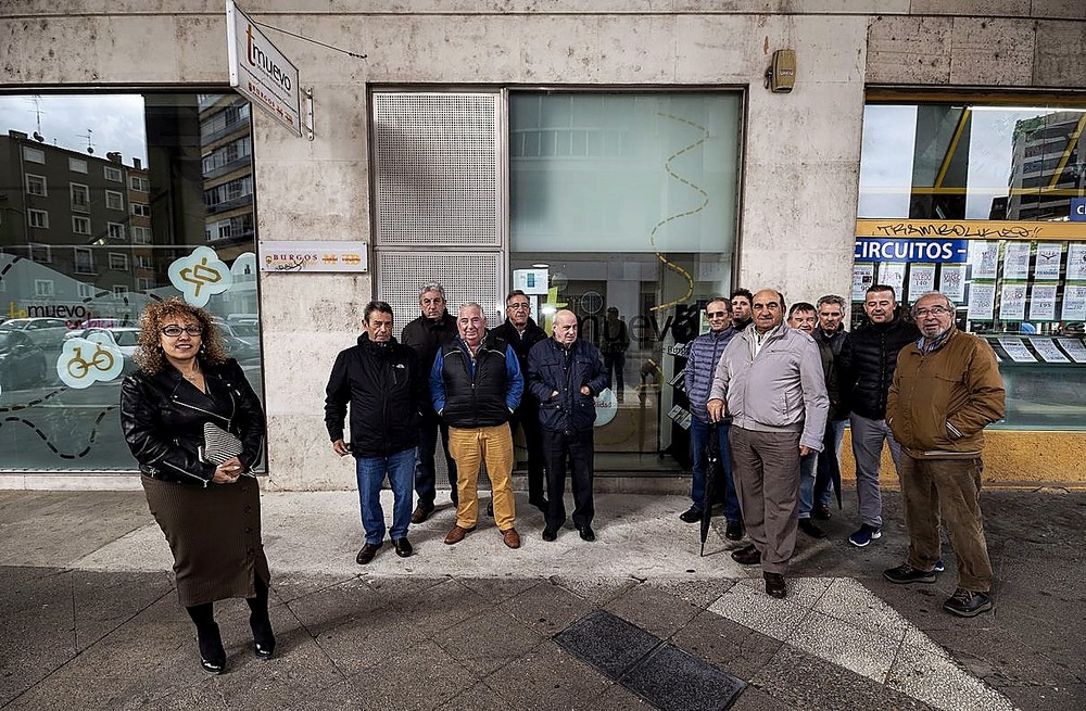 Los taxistas denuncian que 30 de ellos no se pueden jubilar