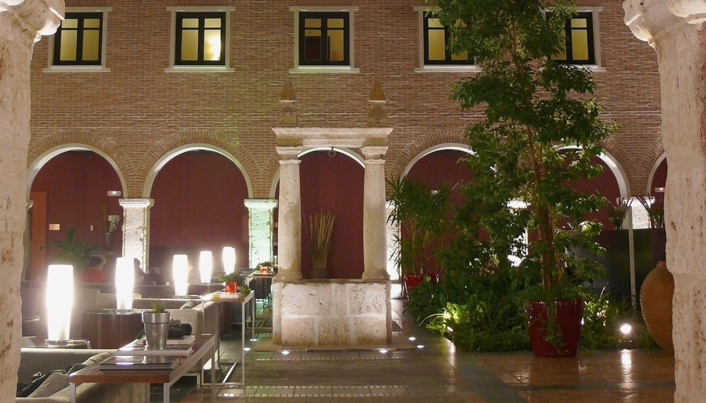Reabren tres hoteles para poder alojar a personal esencial ...