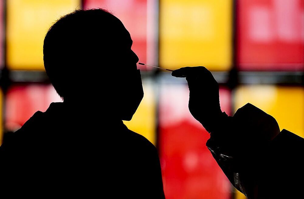 La 'ola joven' satura la Atención Primaria y amenaza los hospitales - Vimarsana News