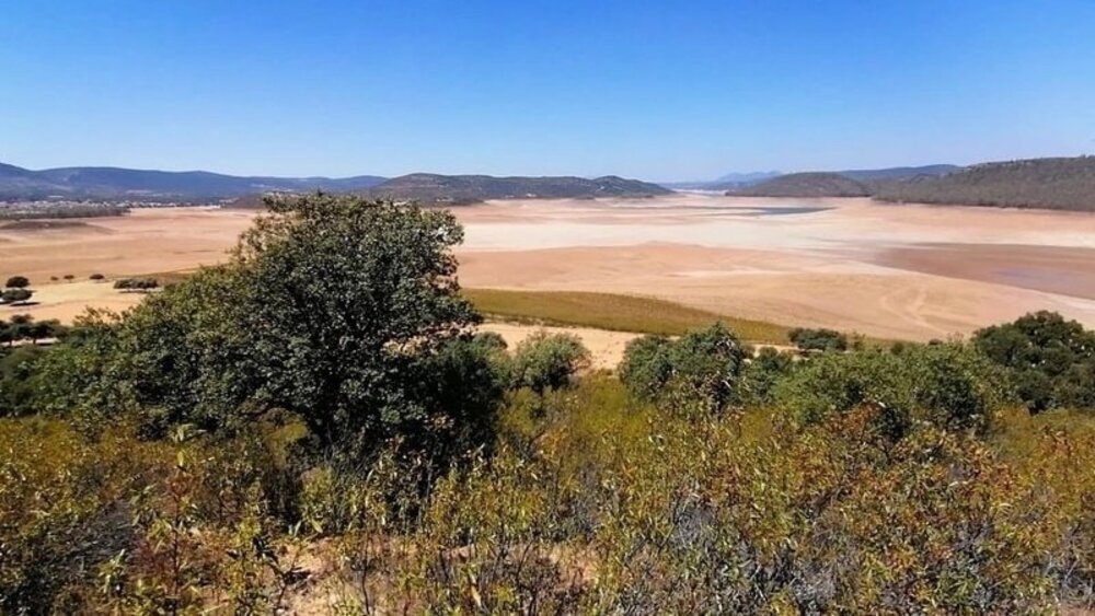 Sevilleja se moviliza por un pantano de Cijara casi vacío | Noticias La Tribuna de Toledo - Vimarsana News