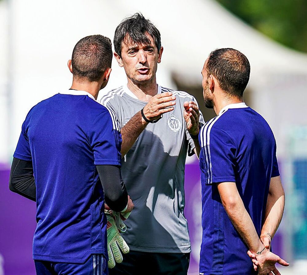 La covid trastoca los planes de Pacheta en el Real Valladolid - Vimarsana News