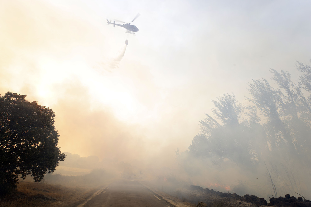 Medio Ambiente: El incendio de la localidad abulense de Navalacruz, activo y con llama - Vimarsana News