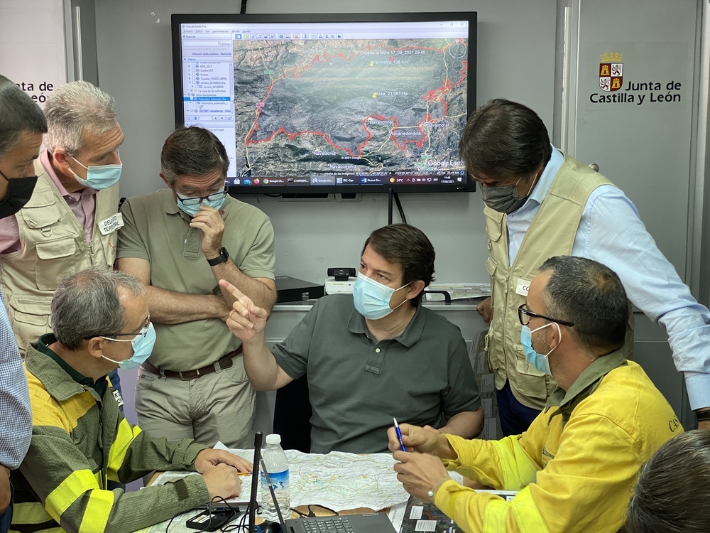 Mañueco compromete una «respuesta inmediata» a los afectados por el incendio de Ávila - Vimarsana News