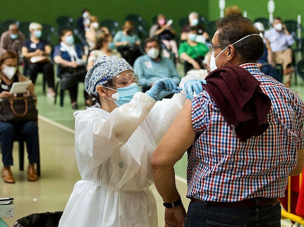 Sacyl redoblará esfuerzos para cubrir con la segunda dosis a los mayores de 60 - Vimarsana News