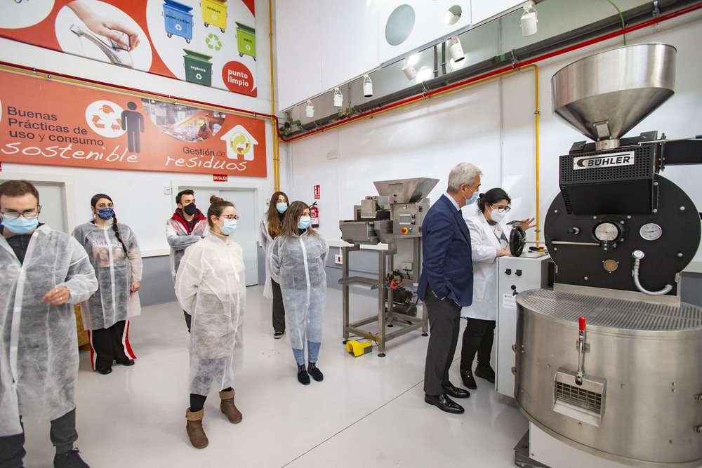 Mobiliario y jornada informativa para el Aula del Café | Todas las noticias de Palencia - Vimarsana News