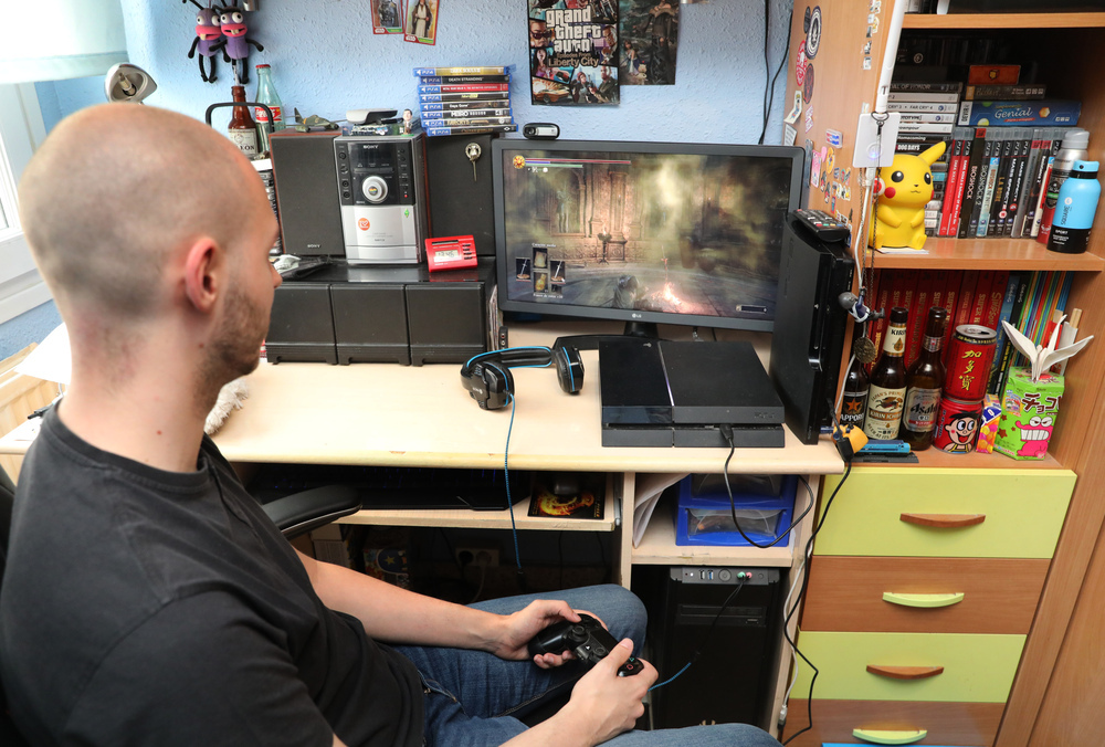 Auriculares, mando y teclado: a jugar | Todas las noticias de Palencia - Vimarsana News