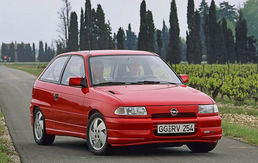 Opel celebra el 30 aniversario del Astra F | Todas las noticias de Palencia - Vimarsana News