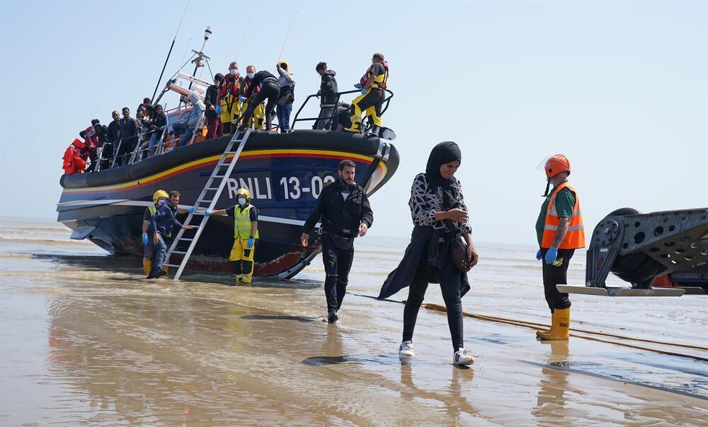 Casi 600 migrantes intentan atravesar el Canal de la Mancha | Todas las noticias de Palencia - Vimarsana News