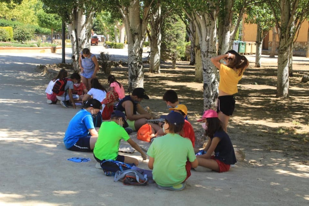 Niños y jóvenes disfrutan de un intenso programa de actividades en la localidad - Vimarsana News