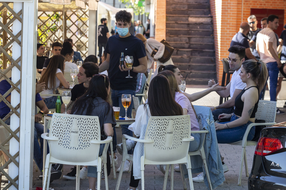 Los hosteleros esperan que pronto haya menos restricciones - Vimarsana News