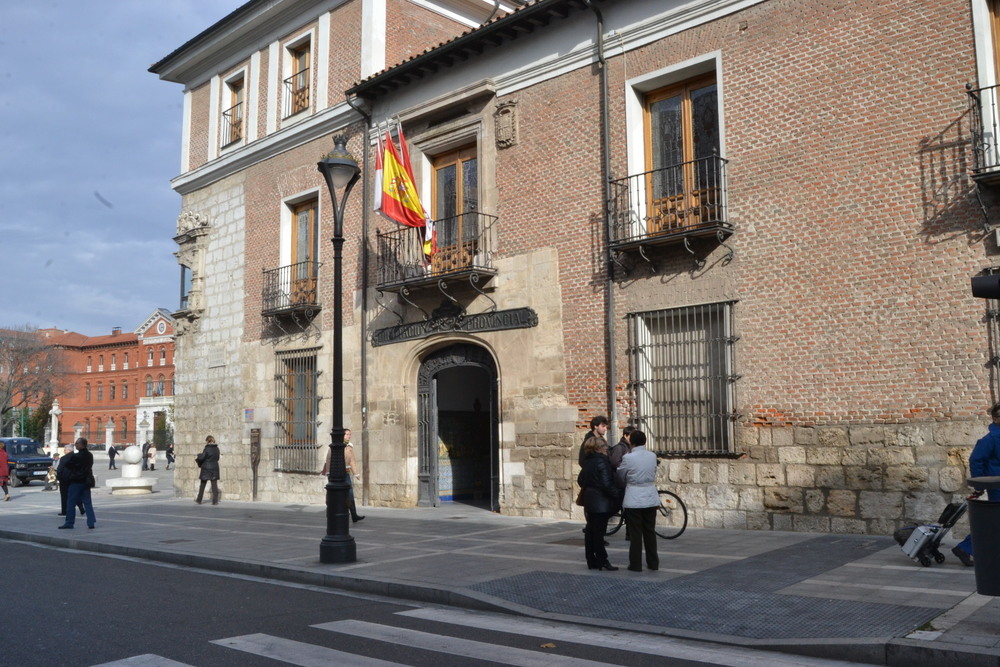 El Ayuntamiento incrementa su endeudamiento un 7% y la Diputación lo reduce un 17% - Vimarsana News