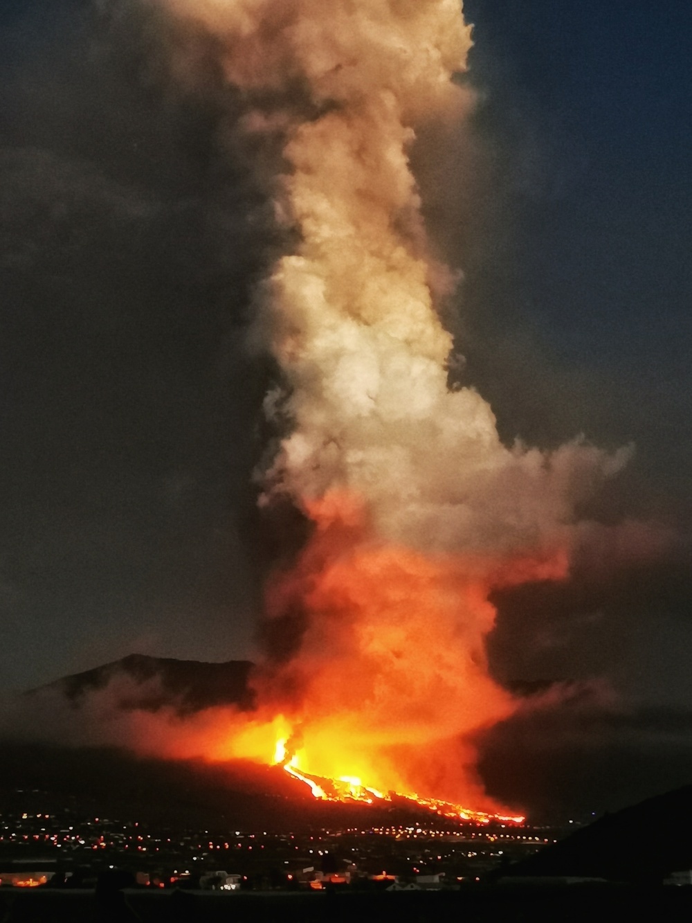 Un palentino mirando cara a cara al volcán | Todas las noticias de Palencia - Vimarsana News