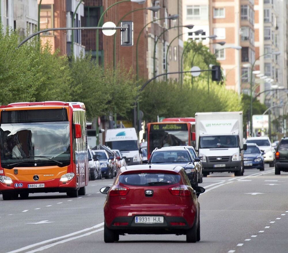 El Plan de Movilidad Urbana elimina un carril de calle Vitoria y Reyes Católicos para el bus - Vimarsana News